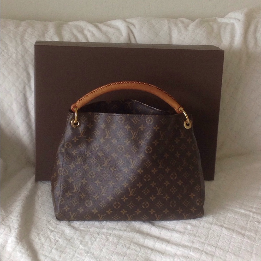 Louis Vuitton Artsy MM Monogram Purse